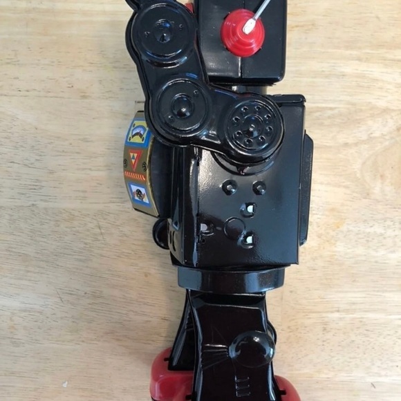 Millenium Robot 2000 Replica Japanese Battery Operated Attacking Robot - Picture 5 of 12